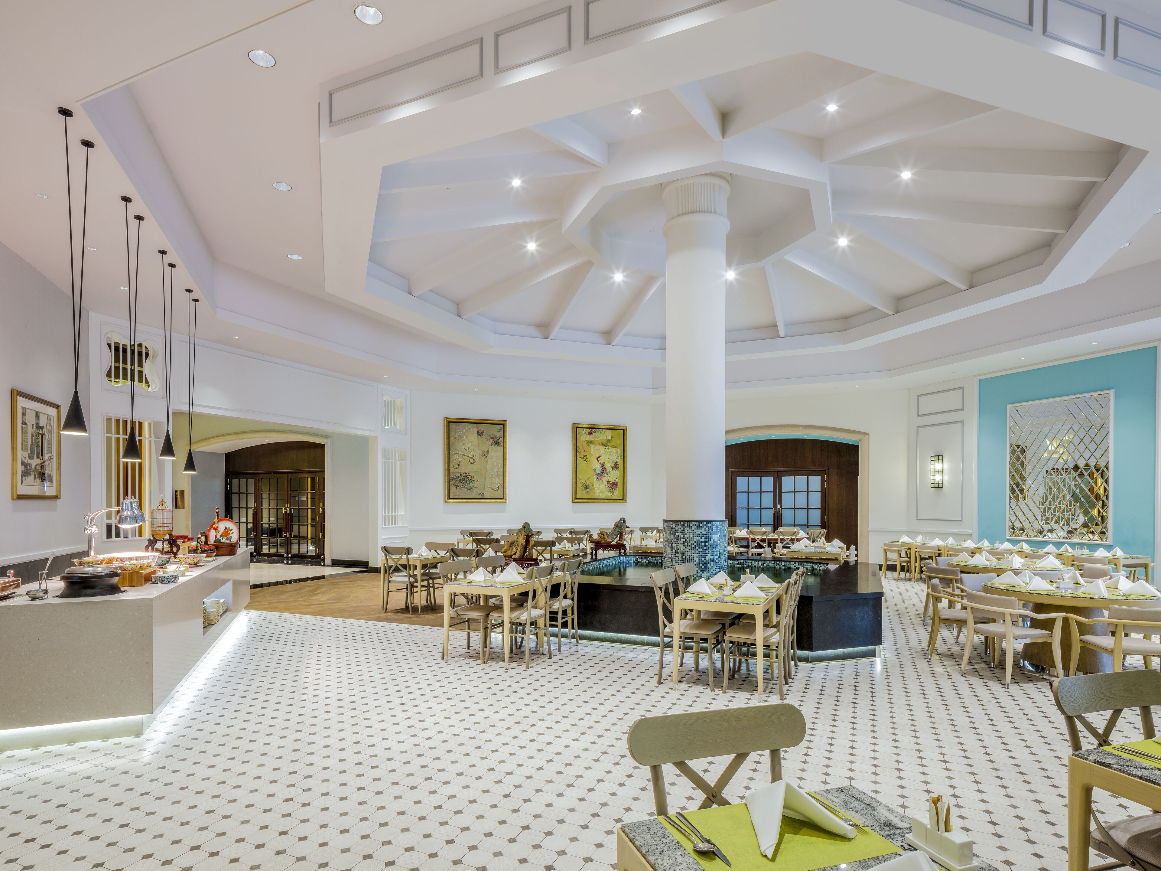 2 restaurants, breakfast, lunch, dinner served; international cuisine