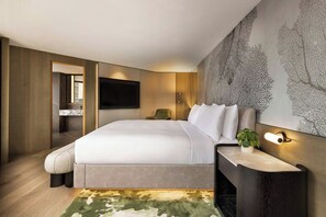 1 bedroom, premium bedding, minibar, in-room safe