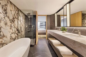Premium bedding, minibar, in-room safe, desk - JW Marriott Auckland (Auckland)