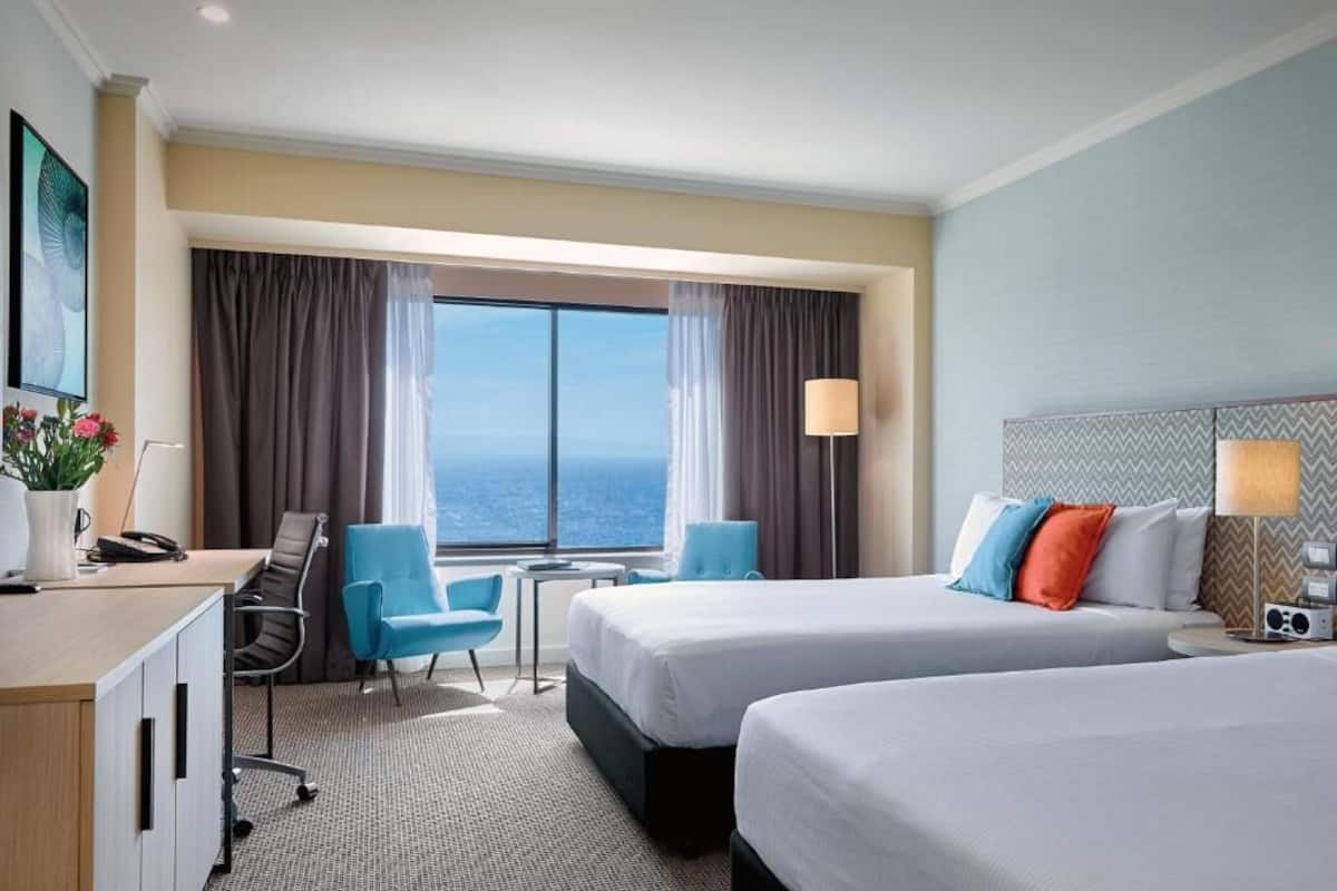 Habitación Grand con 2 camas individuales, vista al océano | Ropa de cama de alta calidad y minibar