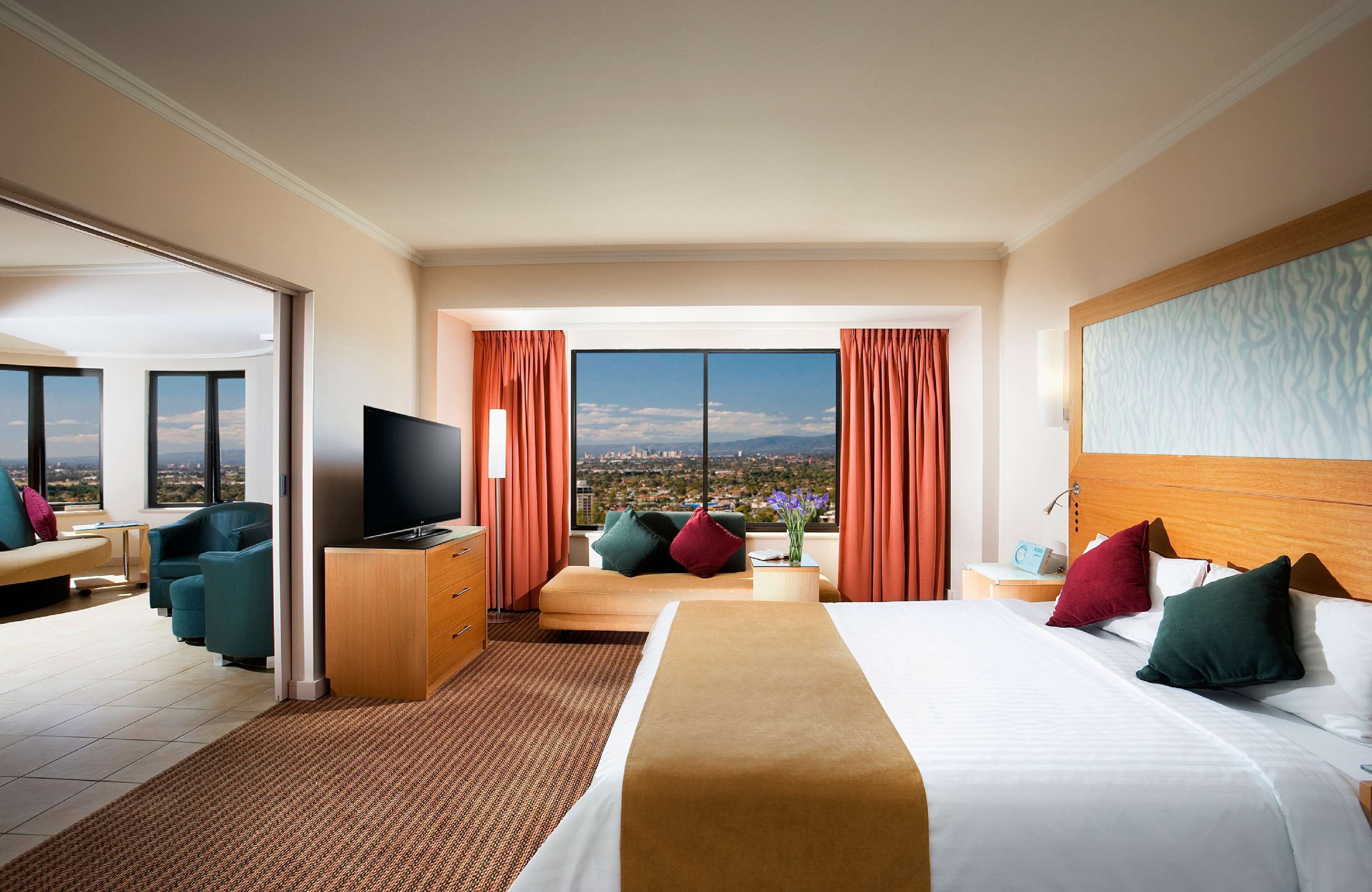 Suite - City View | Premium bedding, minibar, in-room safe, desk