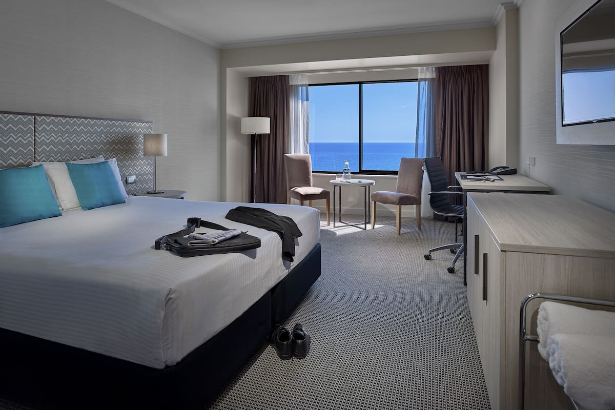 Habitación Grand, vista al océano | Ropa de cama de alta calidad y minibar