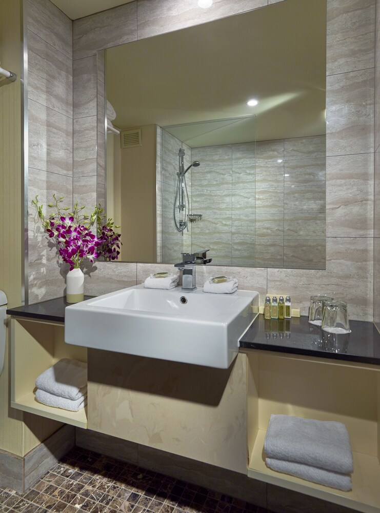 Stamford Grand Adelaide Hotel by null