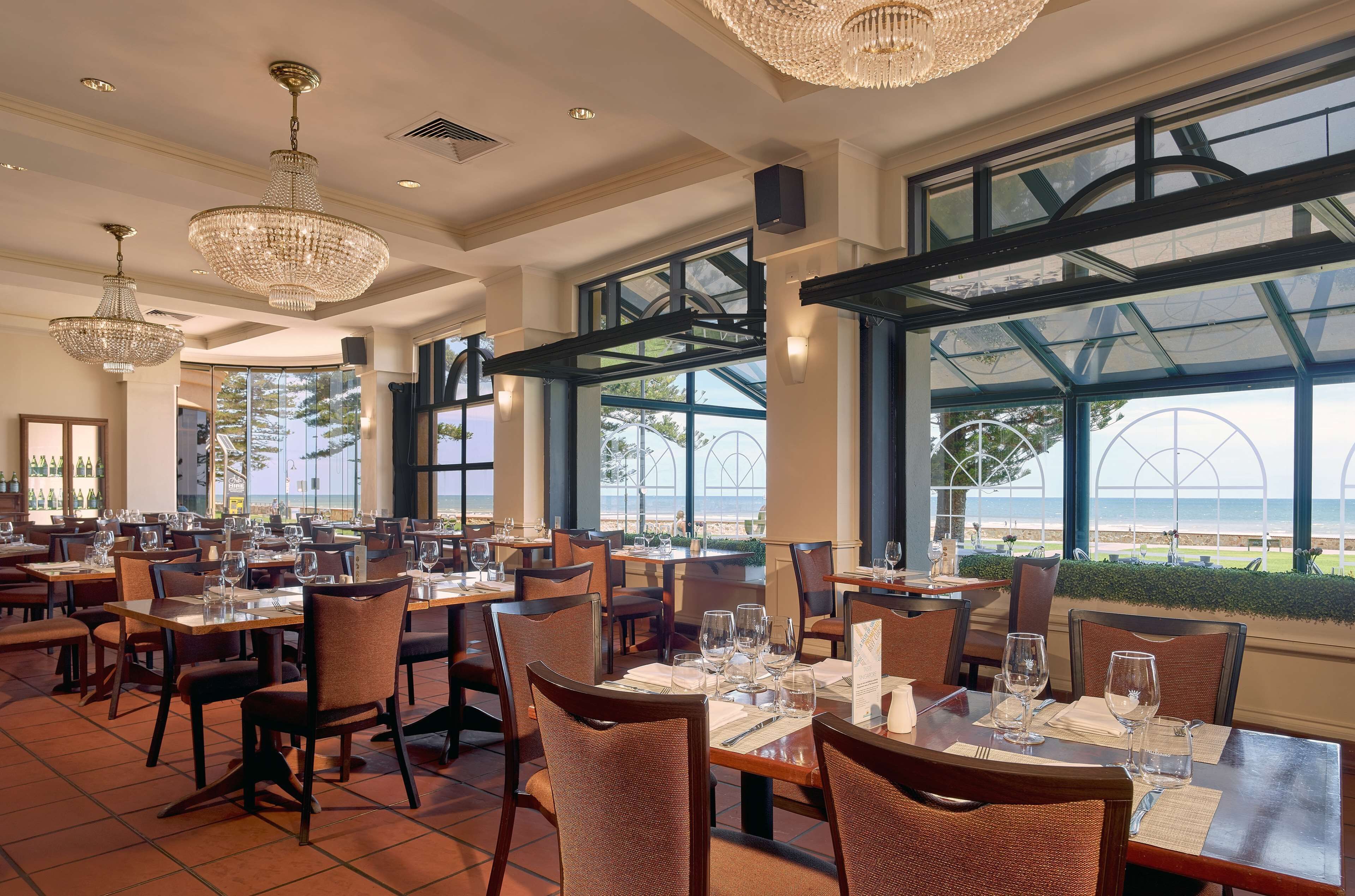 2 restaurants; breakfast, lunch, and dinner served