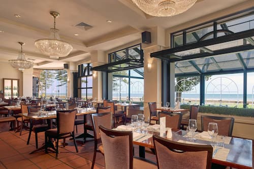 2 restaurants; breakfast, lunch, and dinner served