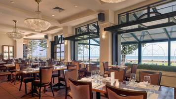 2 restaurants, breakfast served