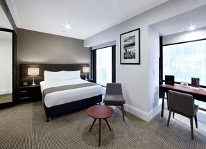 Premium bedding, in-room safe, desk, soundproofing - Stamford Plaza Melbourne (Melbourne)