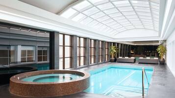 Indendørs pool