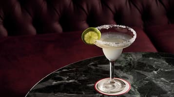 Serves lunch, dinner and happy hour