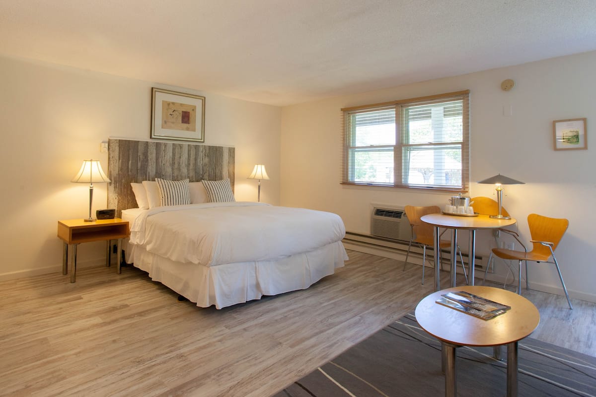 Single Room | Egyptian cotton sheets, premium bedding, desk, laptop workspace
