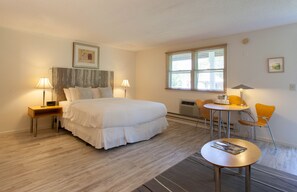 Eenpersoonskamer | Lakens van Egyptisch katoen, luxe beddengoed, een bureau