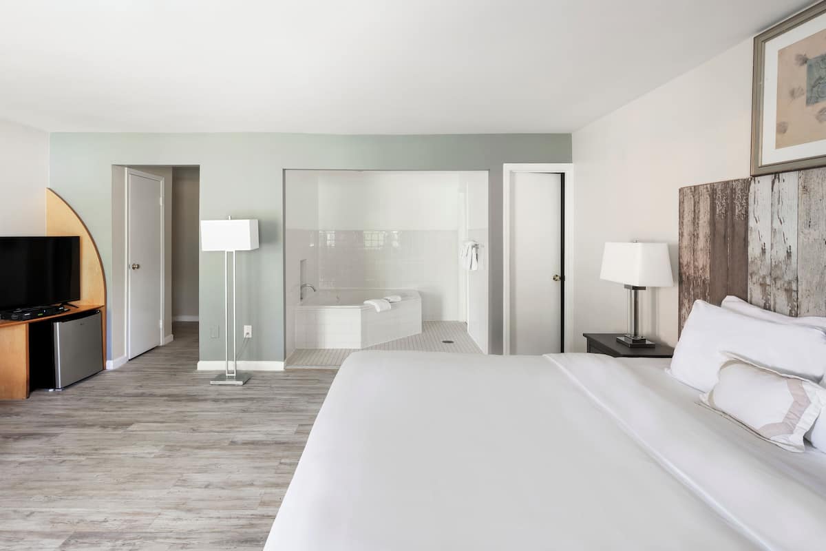 Honeymoon Room, Jetted Tub