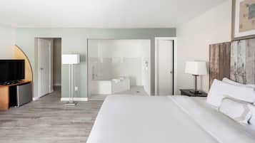 Honeymoon Room, Jetted Tub | Egyptian cotton sheets, premium bedding, desk, laptop workspace