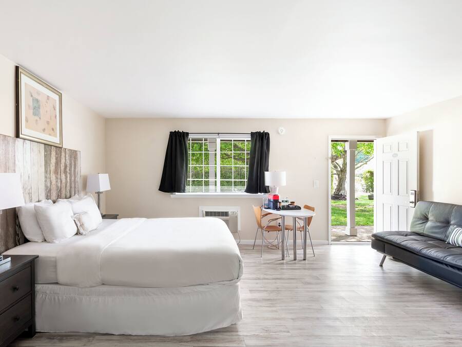 Egyptian cotton sheets, premium bedding, desk, laptop workspace