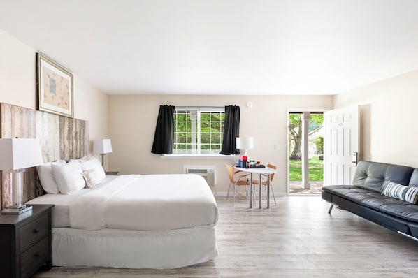 Honeymoon Room, Jetted Tub