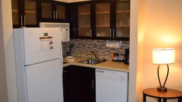 Full-sized fridge, microwave, stovetop, dishwasher