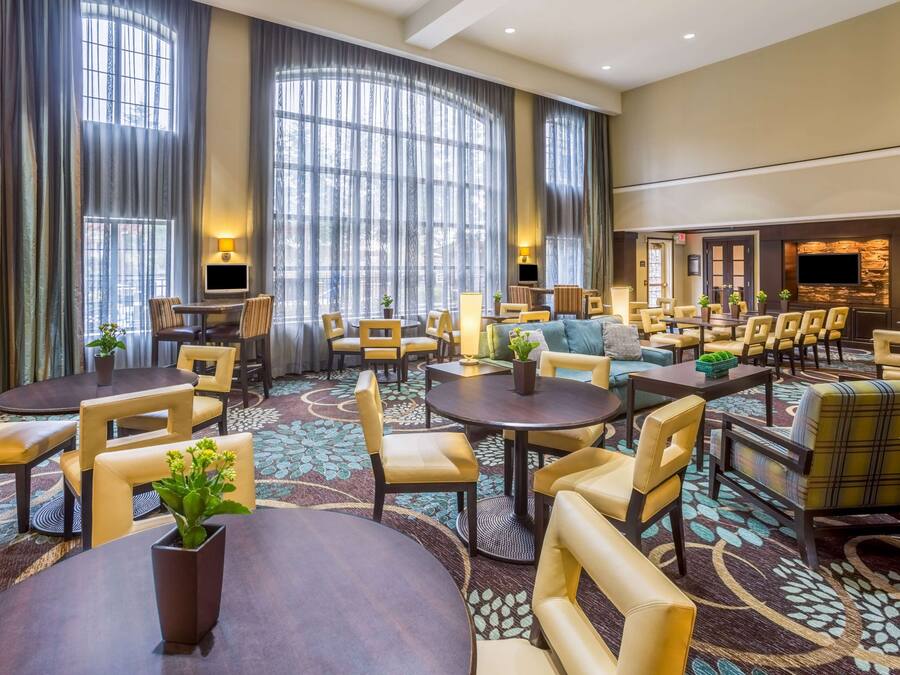 Café da manhã com buffet grátis todos os dias