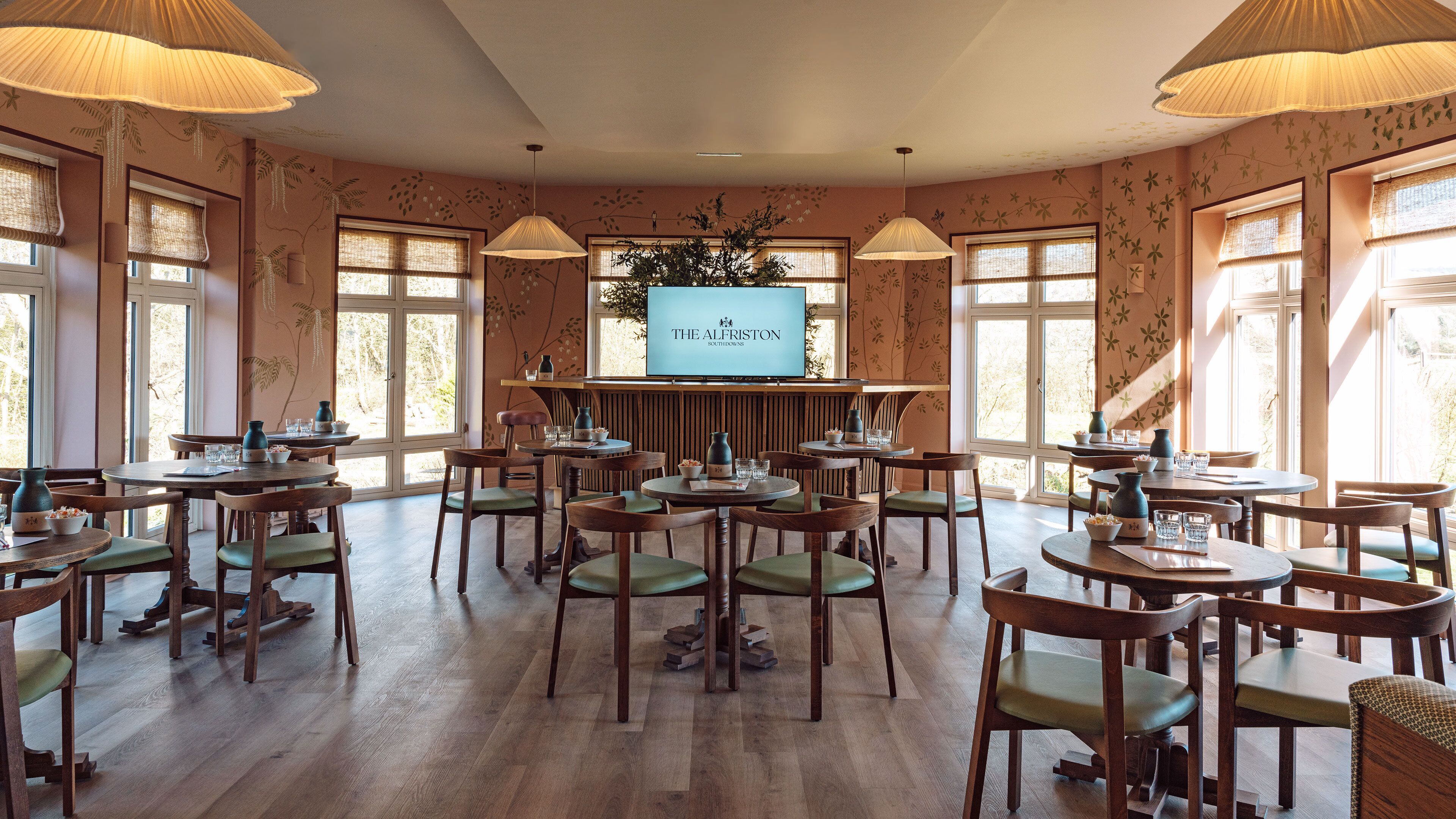 breakfast, lunch and dinner served