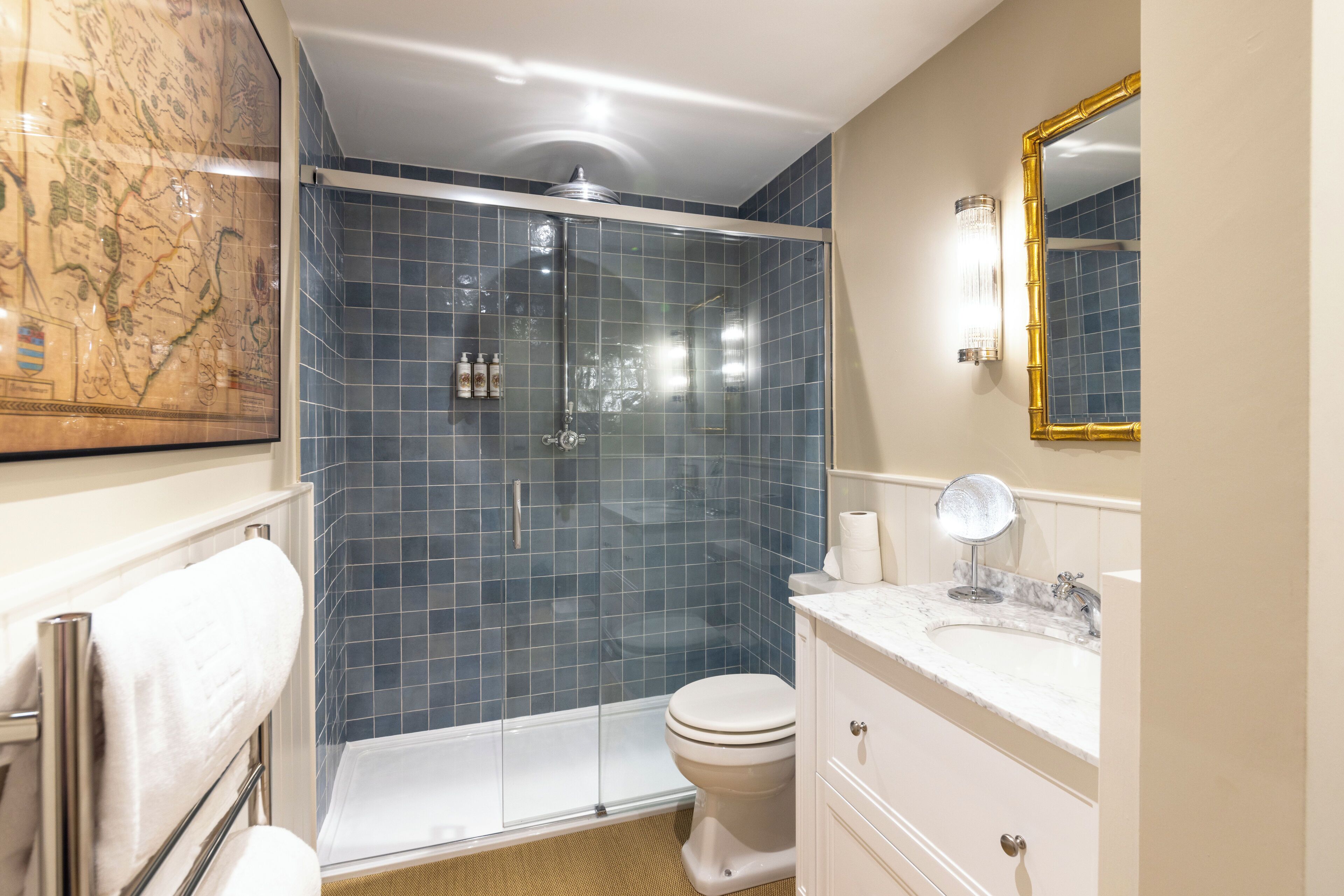 combined shower/bathtub, free toiletries, hair dryer, towels