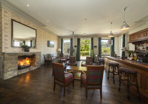 Bar (on property) - Best Western Limpley Stoke Hotel (Bath)