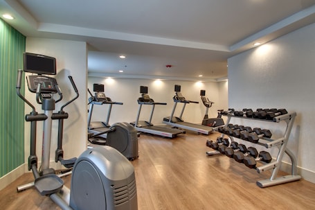 Fitness facility. Holiday Inn Express & Suites Lincoln East - White Mountains by IHG