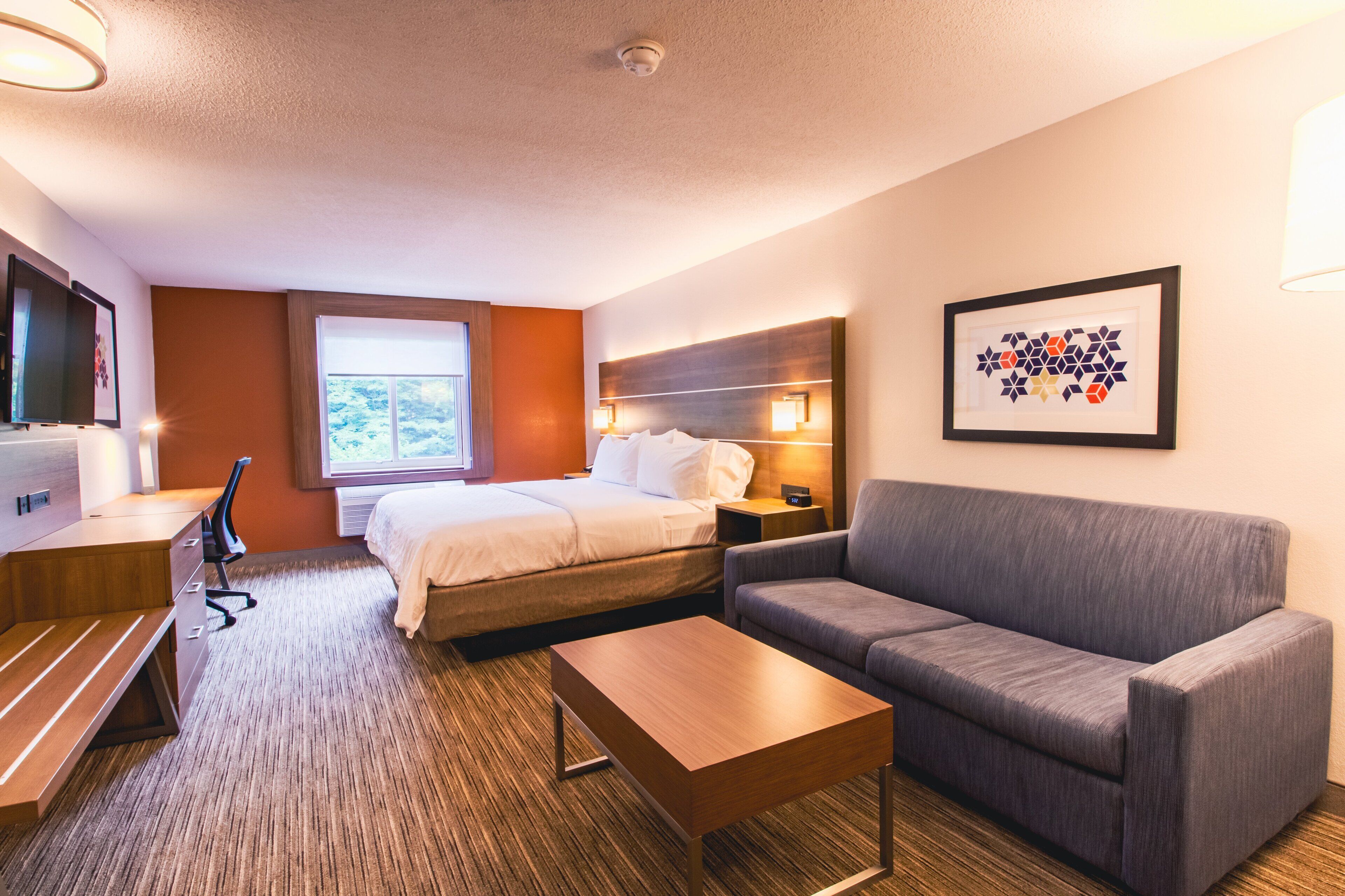 suite, 1 king bed | 1 bedroom, in-room safe, desk, laptop workspace