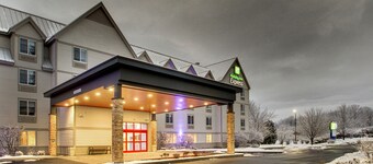 Holiday Inn Express & Suites Lincoln East - White Mountains by IHG