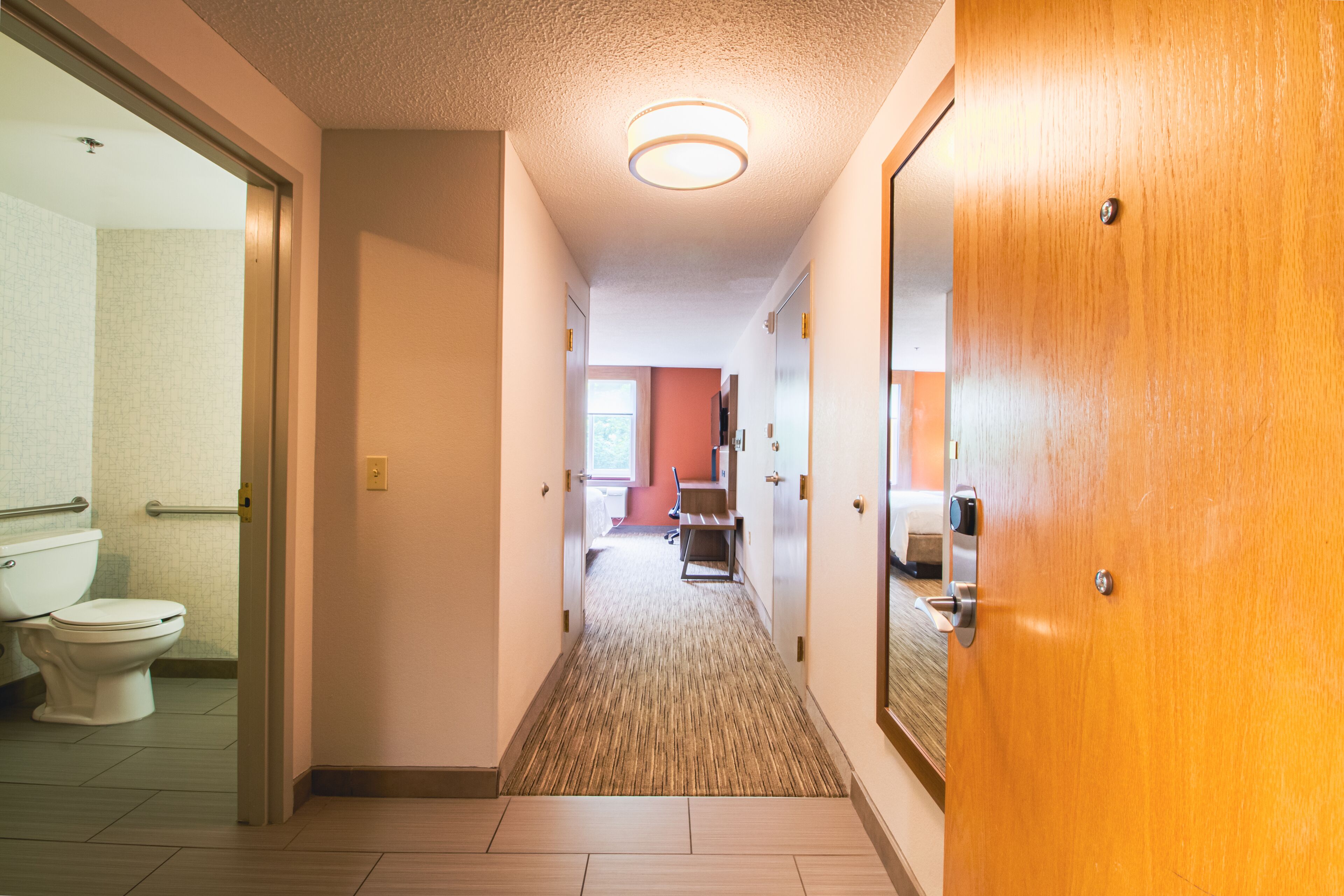 standard room, 1 king bed, accessible (roll-in shower) | 1 bedroom, in-room safe, desk, laptop workspace