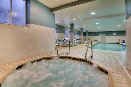Indoor pool. Holiday Inn Express & Suites Lincoln East - White Mountains by IHG