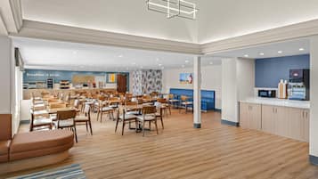 Free daily continental breakfast