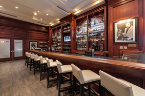 供应早餐、午餐和晚餐