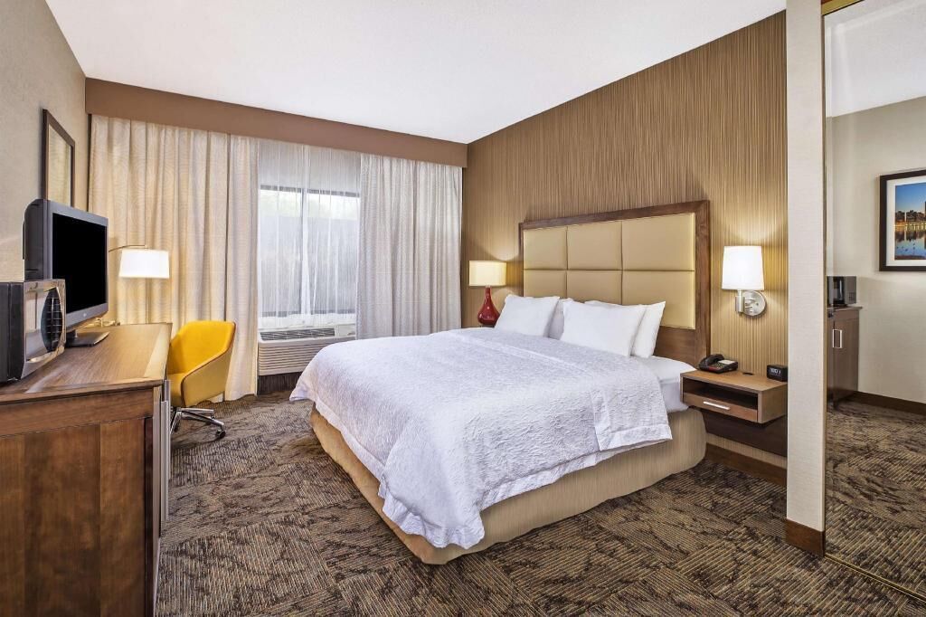 1 chambre, literie de qualité supérieure, surmatelas, bureau