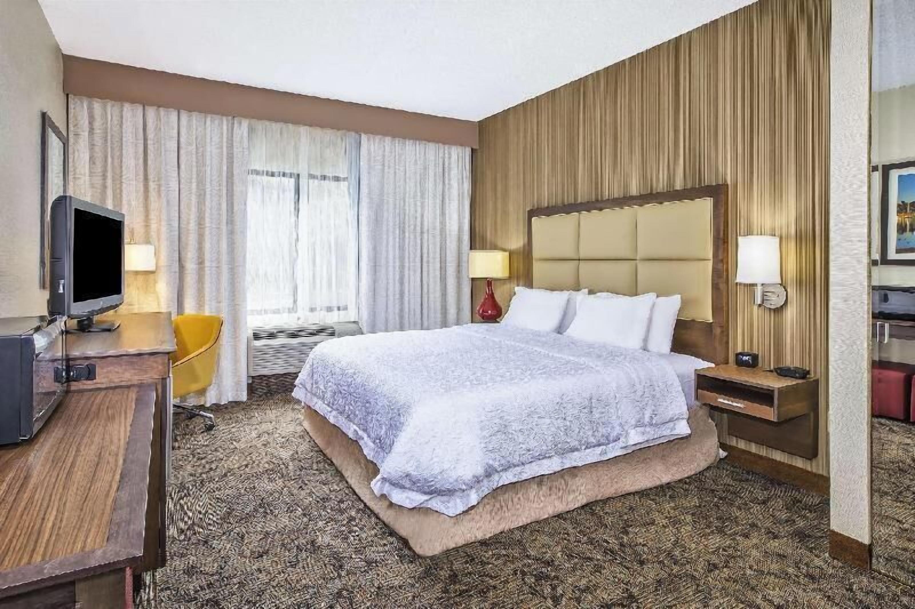 1 chambre, literie de qualité supérieure, surmatelas, bureau