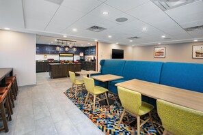 包含每日自助早餐