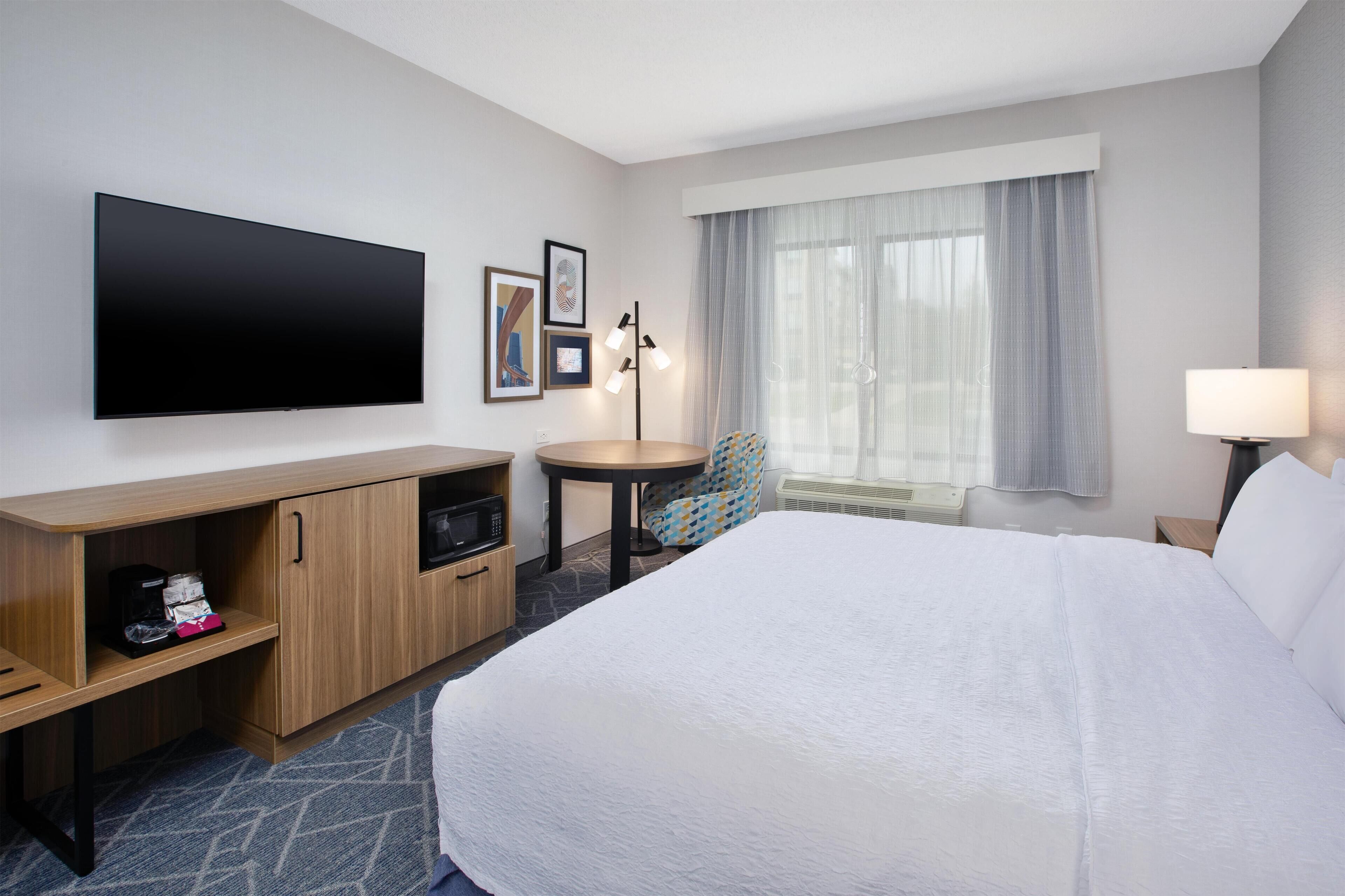 Room, 1 King Bed, Accessible, Bathtub | 1 bedroom, premium bedding, pillowtop beds, desk