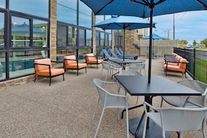 Terrace/patio - Hampton Inn Hotel Detroit/Belleville-Airport Area (Belleville)