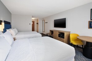 Habitación, 2 camas de matrimonio | 1 dormitorio y ropa de cama de alta calidad