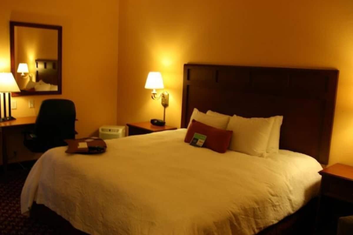 In-room safe, laptop workspace, blackout curtains, iron/ironing board