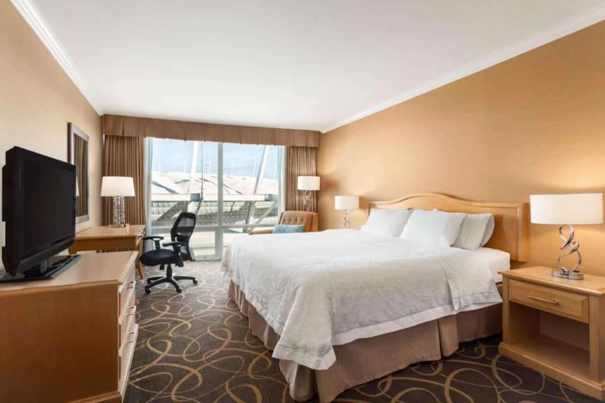 Coffres-forts dans les chambres, bureau, rideaux occultants