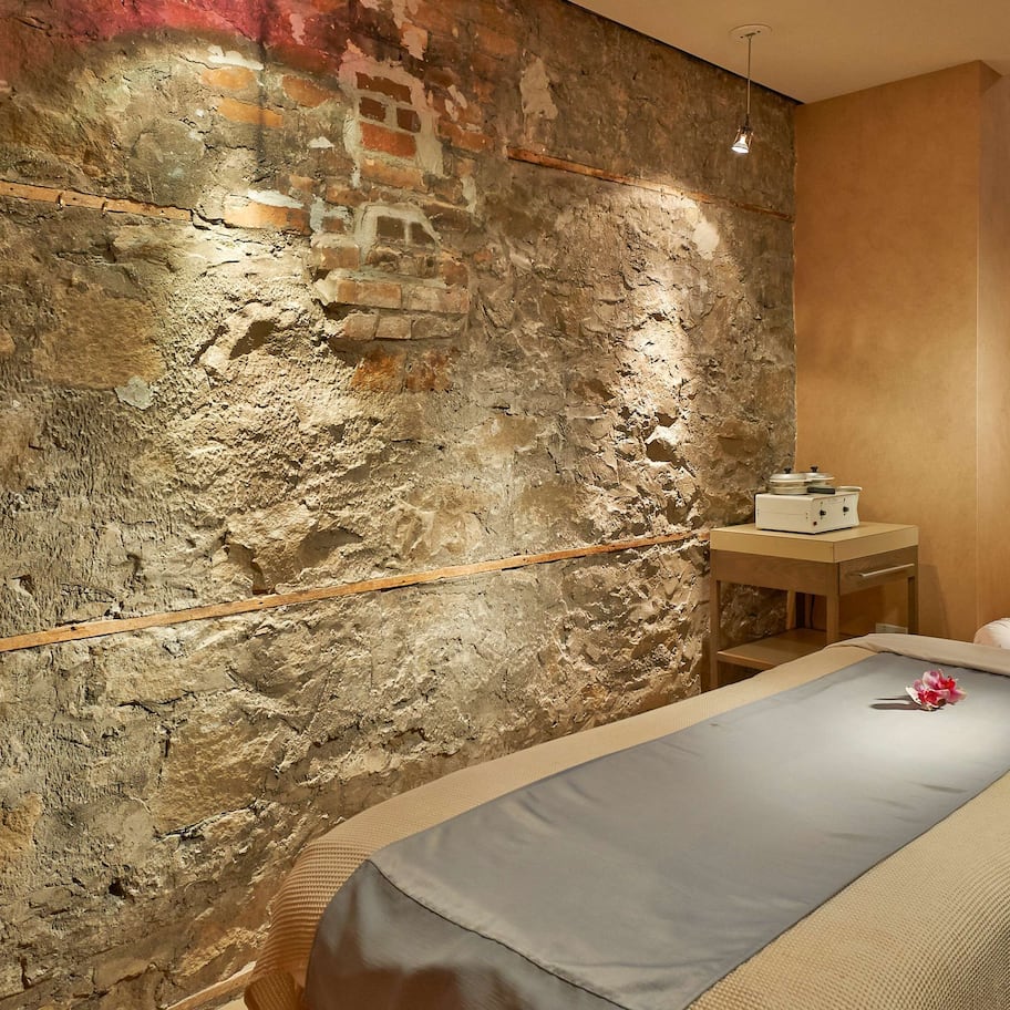 双人护理室、湿蒸房、身体护理、水疗法、芳香疗法、热石按摩