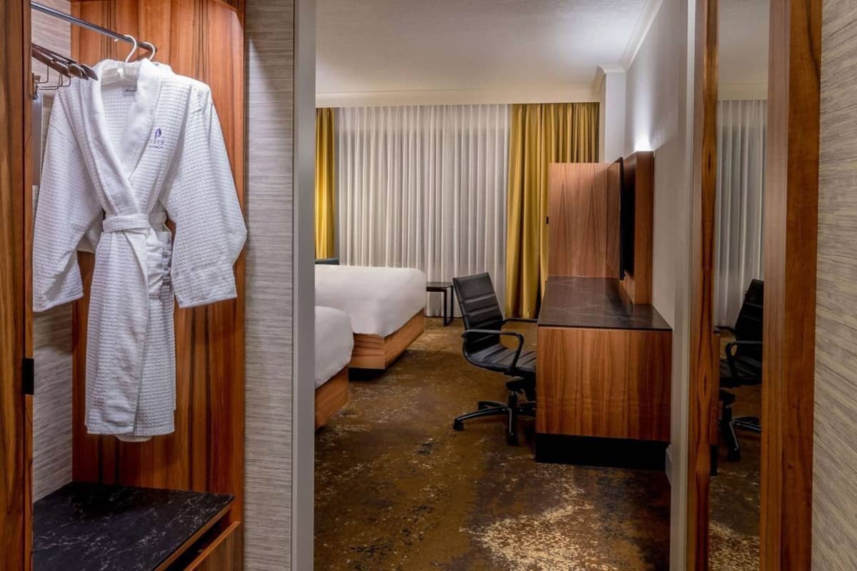 Premium bedding, in-room safe, desk, laptop workspace