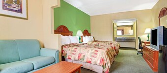 Super 8 by Wyndham Nashville Near Downtown / I-40