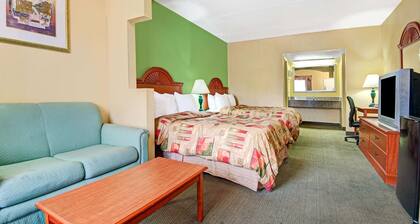 Super 8 by Wyndham Nashville Near Downtown / I-40