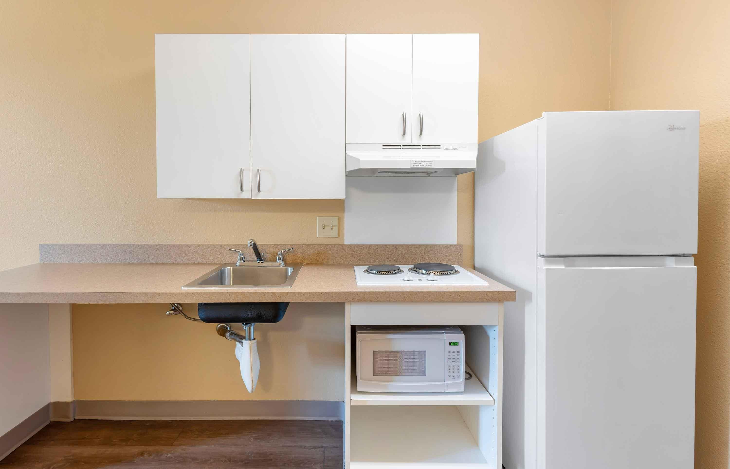 Studio, 1 Queen Bed, Accessible, Non Smoking | Private kitchen