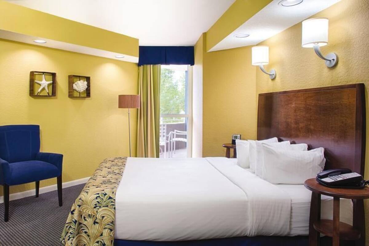 In-room safe, iron/ironing board, WiFi (free), bed sheets