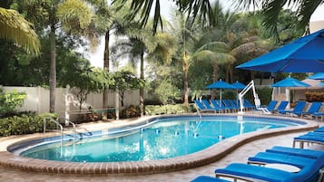 Outdoor pool, pool loungers