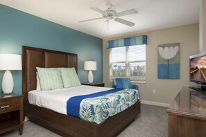 Premium bedding, in-room safe, iron/ironing board - GullWing Beach Resort (Fort Myers Beach)