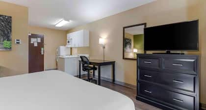 Aviator Suites Hotel by Aspen Hotels