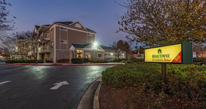 HomeTowne Studios by Red Roof Atlanta - Chamblee