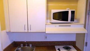 ตู้เย็น, ไมโครเวฟ, เครื่องชงกาแฟ/ชา